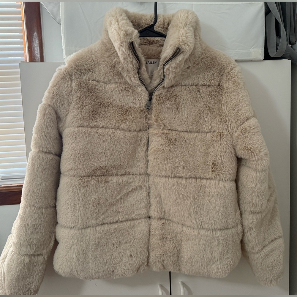 Women faux fur coat, beige, XS, brand new with tag